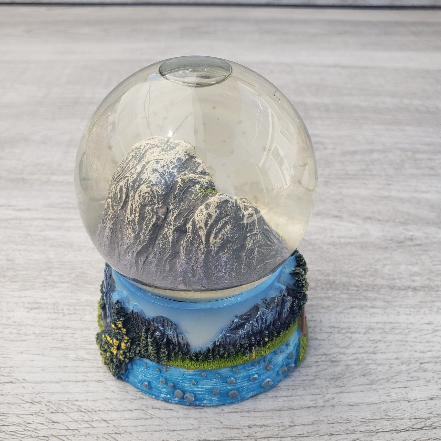 Yosemite National Park Snow Globe Half Dome Black Bear Souvenir Collectible 3.5″