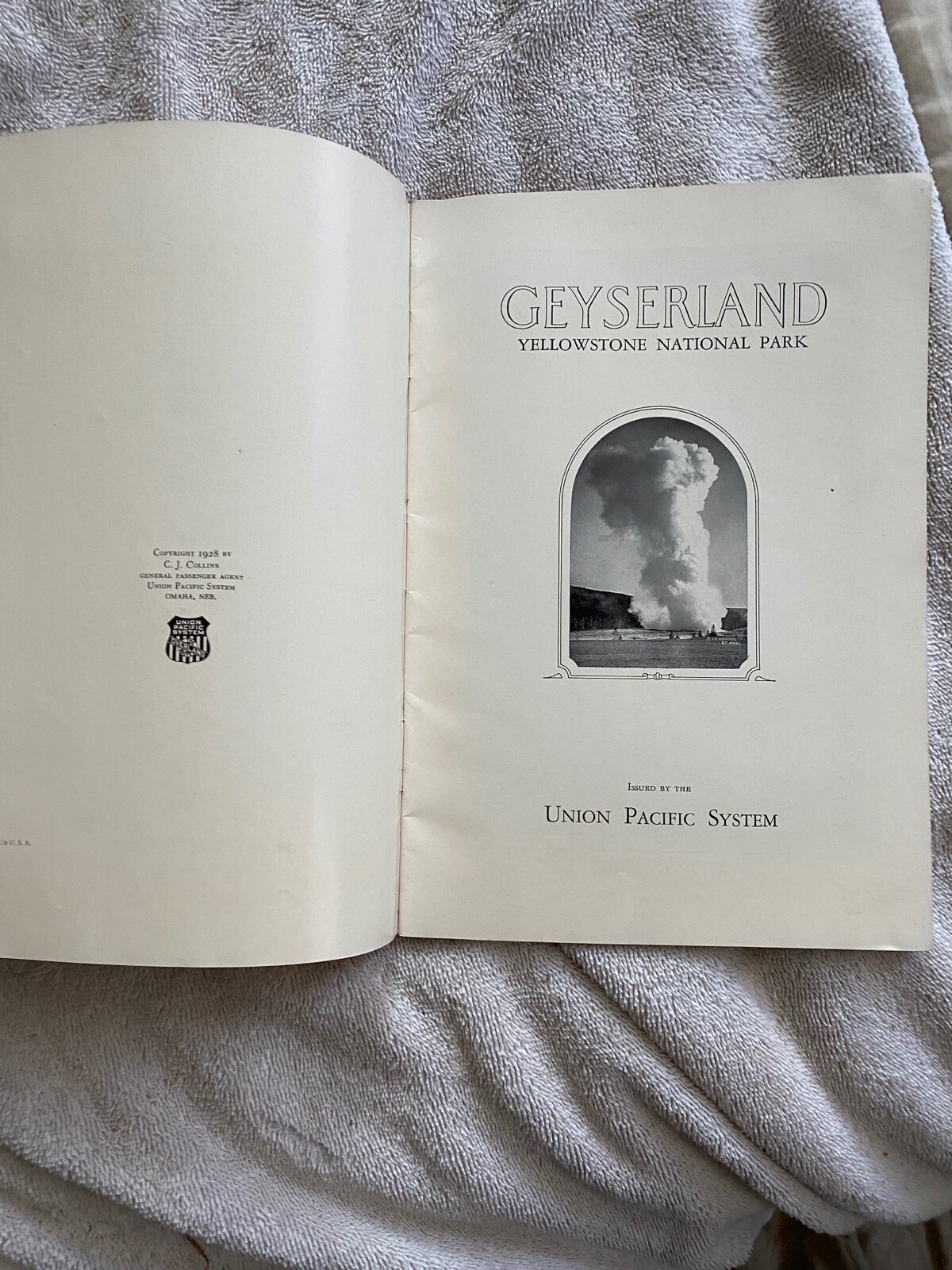 1928 Yellowstone National Park Tour Booklet Union Pacific Railroad