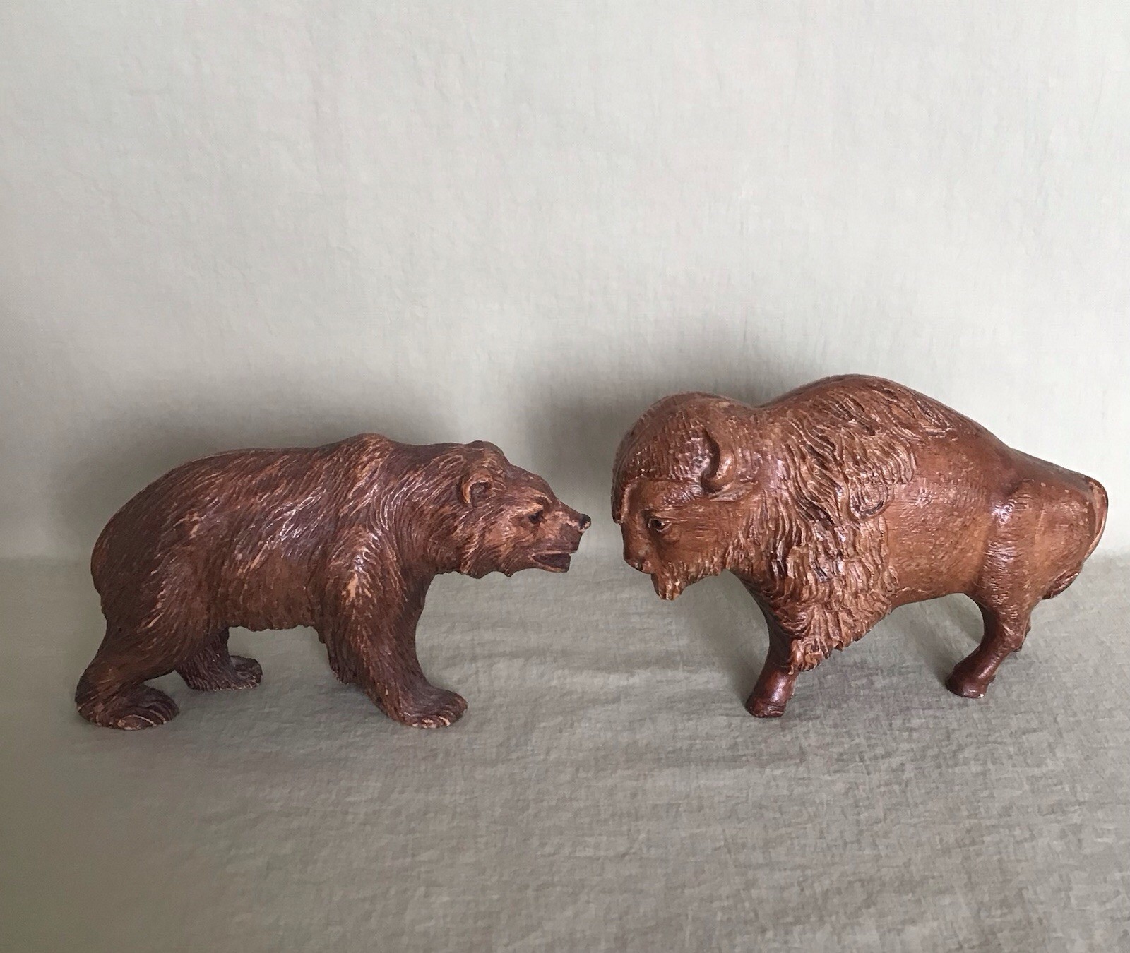 TWO VINTAGE 1950’s YELLOWSTONE NATL PARK RESIN FIGURES BUFFALO & GRIZZLY BEAR