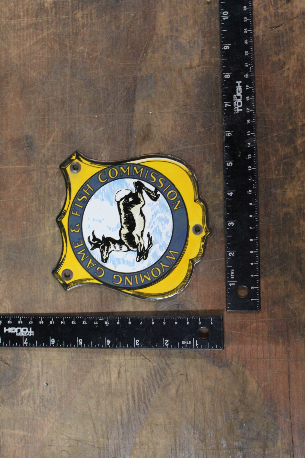 RARE WYOMING GAME FISH COMMISSION SHEILD PORCELAIN METAL SIGN CAMPING PARK AMMO