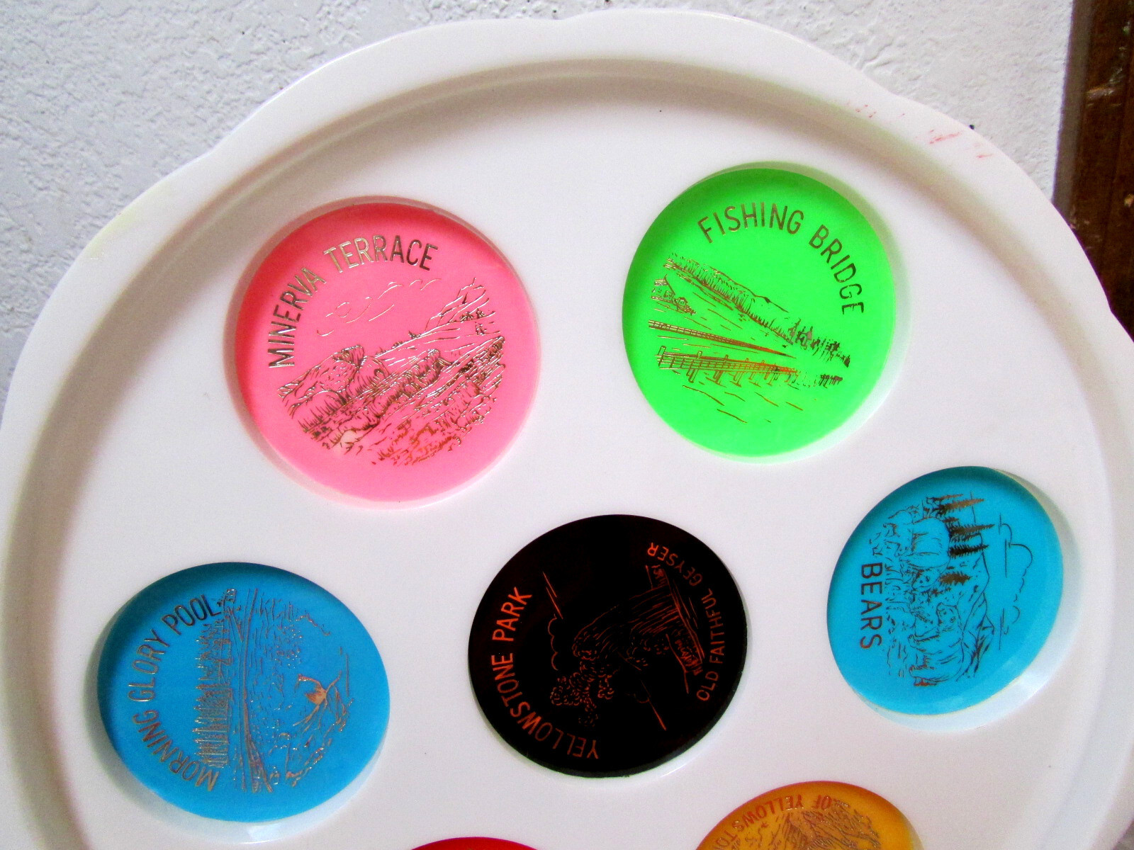 vintage plastic yellowstone national park souvenir drink serving tray, colorful