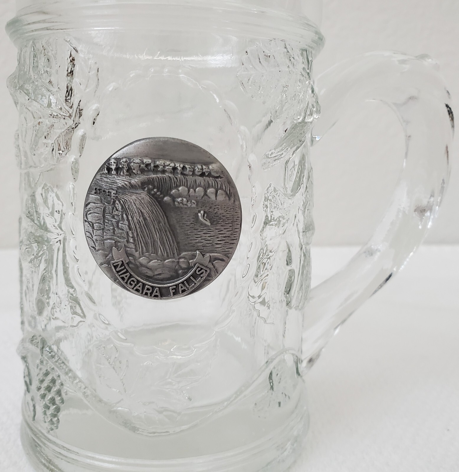 Vintage Niagara Falls 3D Pewter Medallion 5.25″ Clear Glass Souvenir Beer Mug