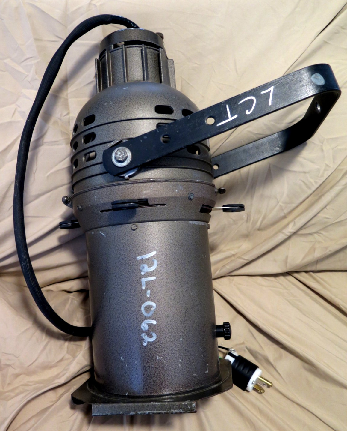 WOLF TRAP NATIONAL PARK FILENE CENTER VA vintage theater lamp SCARCE HISTORICAL