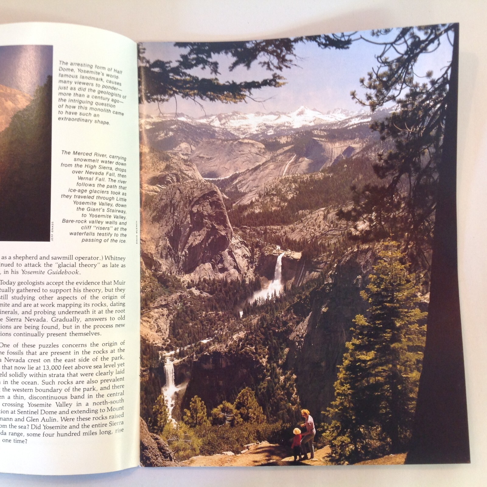 Vintage 1984 Souvenir Color Booklet Yosemite: The Story Behind the Scenery