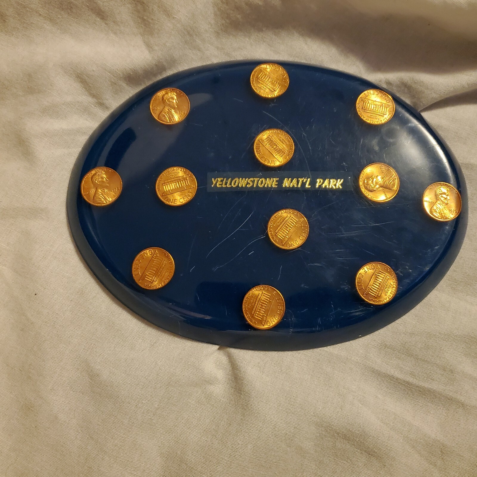 Vintage ’75 Cent Coins in Lucite Trivet Yellowstone Nat.Park Souvenir 7.25×5.5″