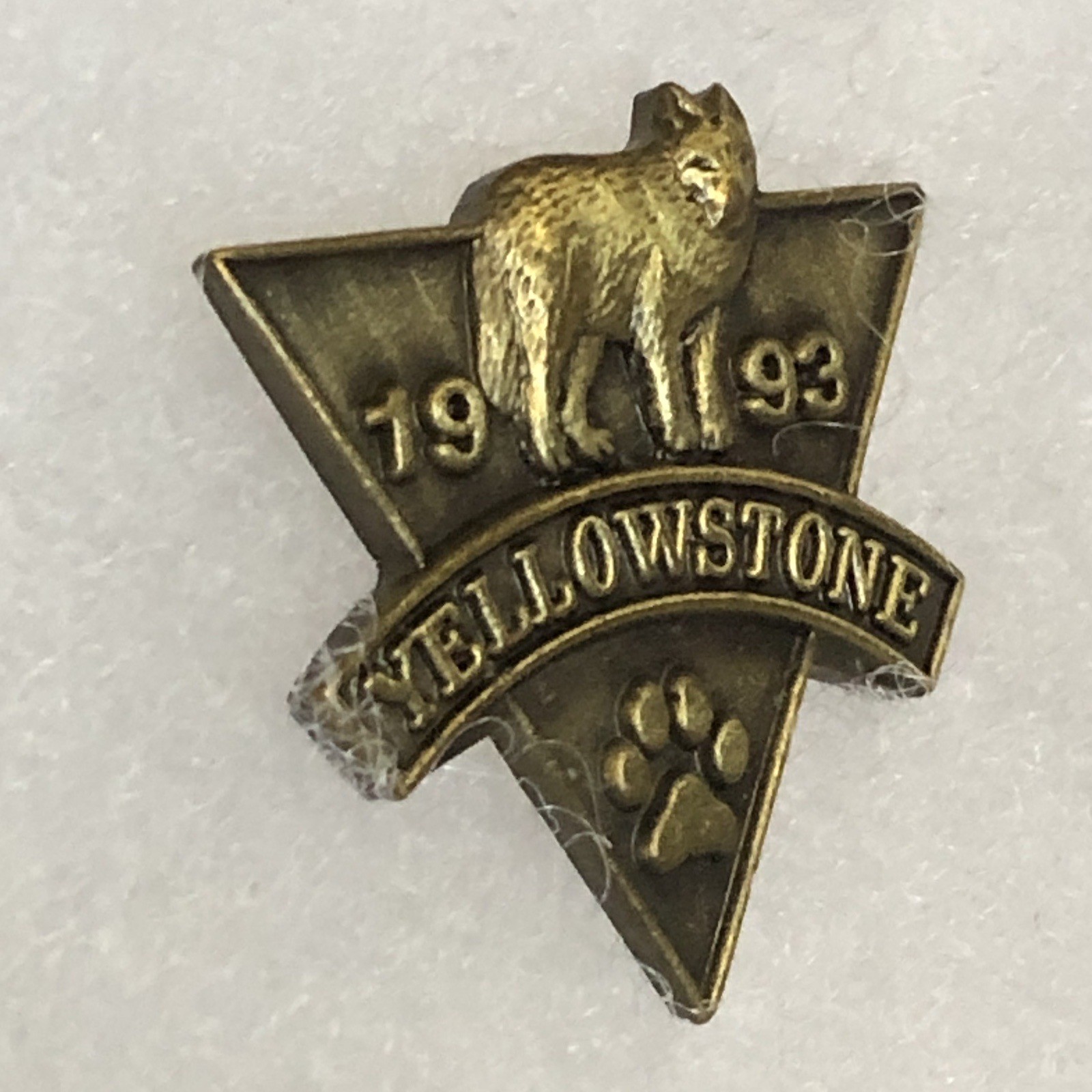 Vtg 1993 Yellowstone National Park Lapel Pin Wolf PinBack