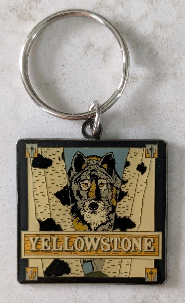 Rare! Yellowstone NATIONAL Park WOLF IMAGE Keychain Metal Souvenir
