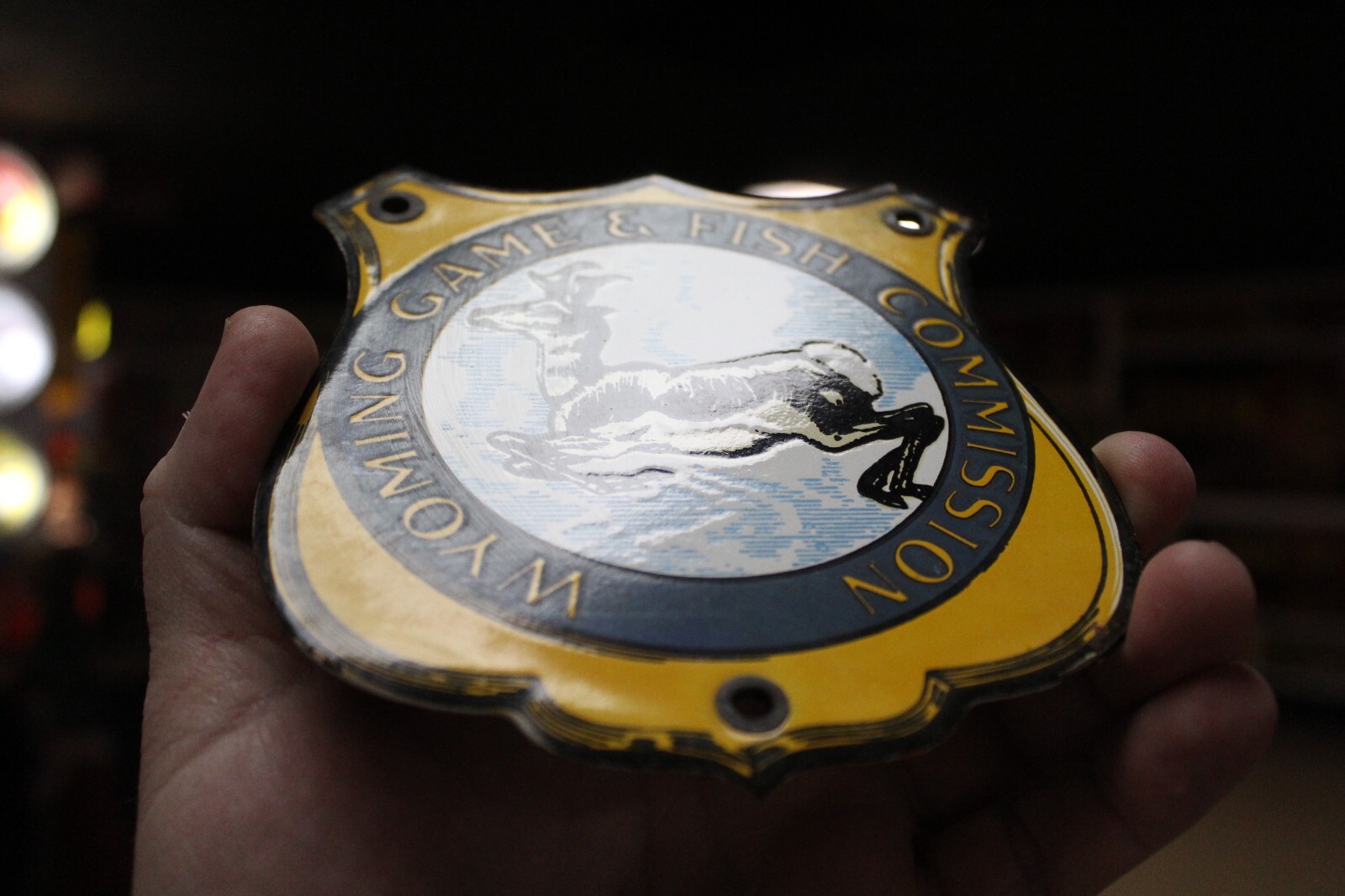 RARE WYOMING GAME FISH COMMISSION SHEILD PORCELAIN METAL SIGN CAMPING PARK AMMO