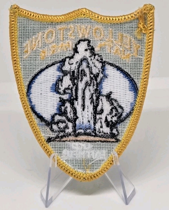 VINTAGE OLD FAITHFUL YELLOWSTONE NATIONAL PARK PATCH
