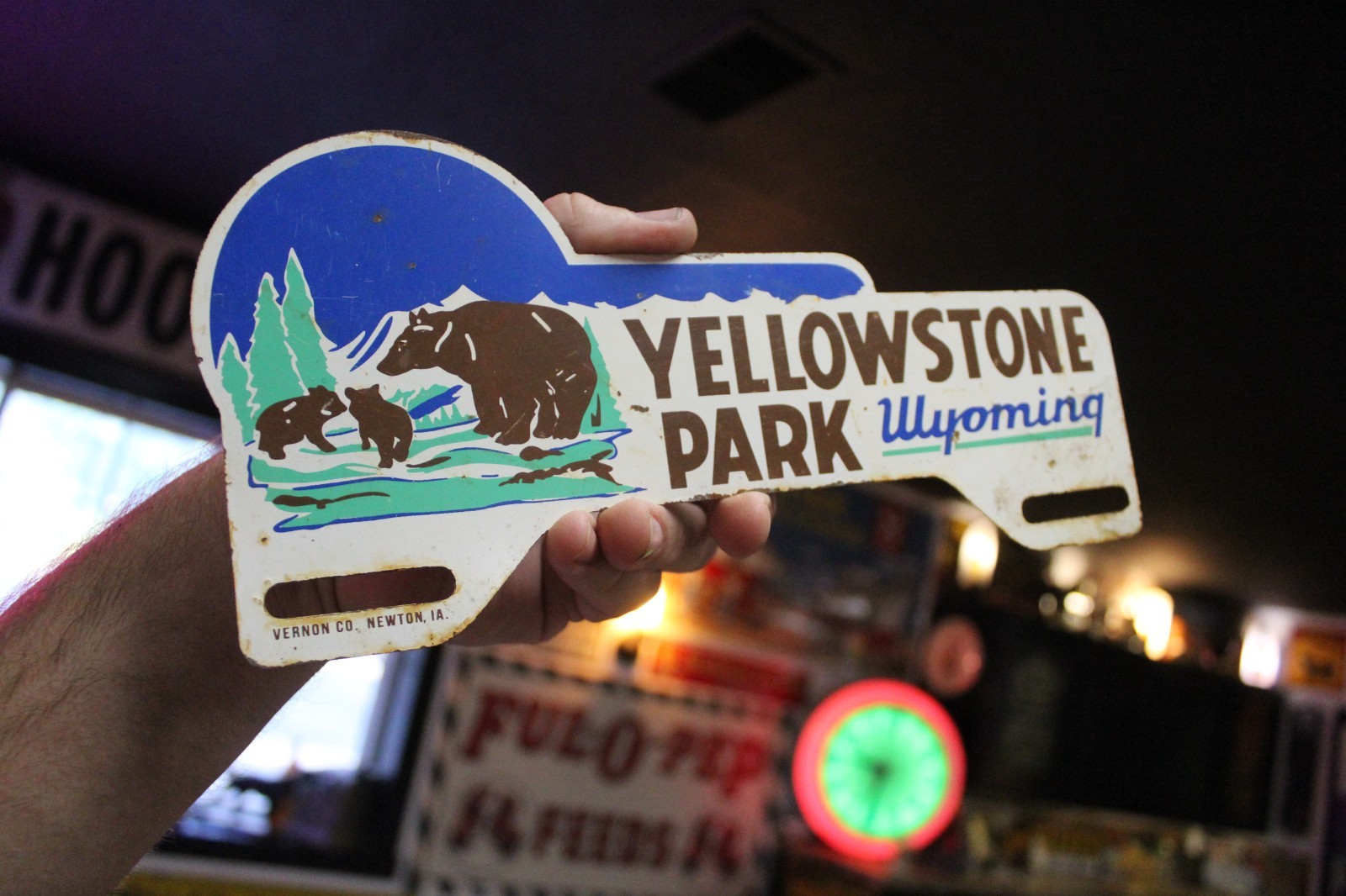 RARE 1950s YELLOWSTONE PARK WYOMING PAINTED METAL TOPPER SIGN SMOKEY US FOREST