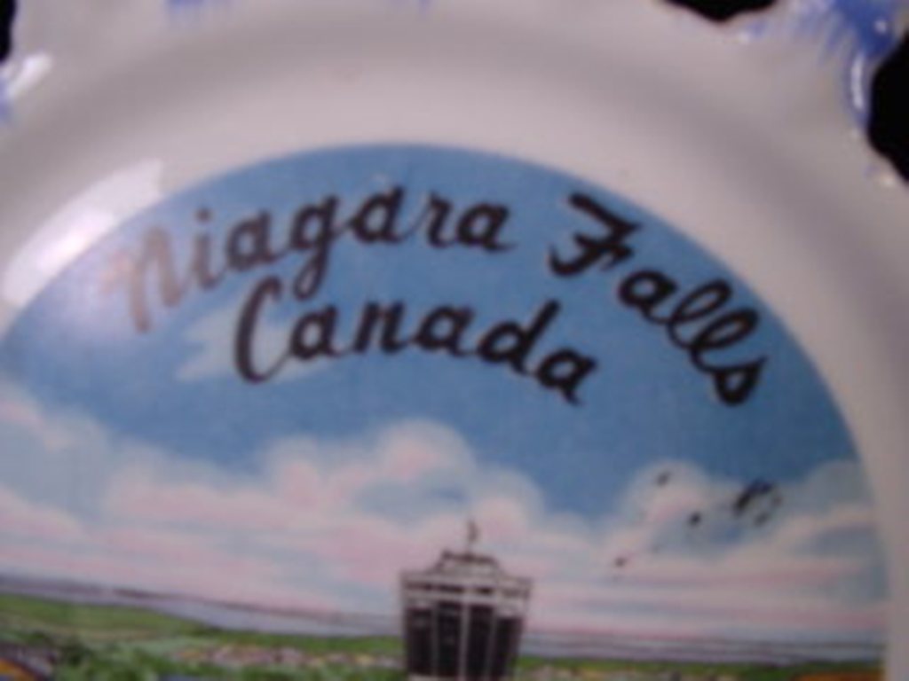 Vintage Old Niagara Falls Canada Souvenir Plate Japan with cut out design ornate