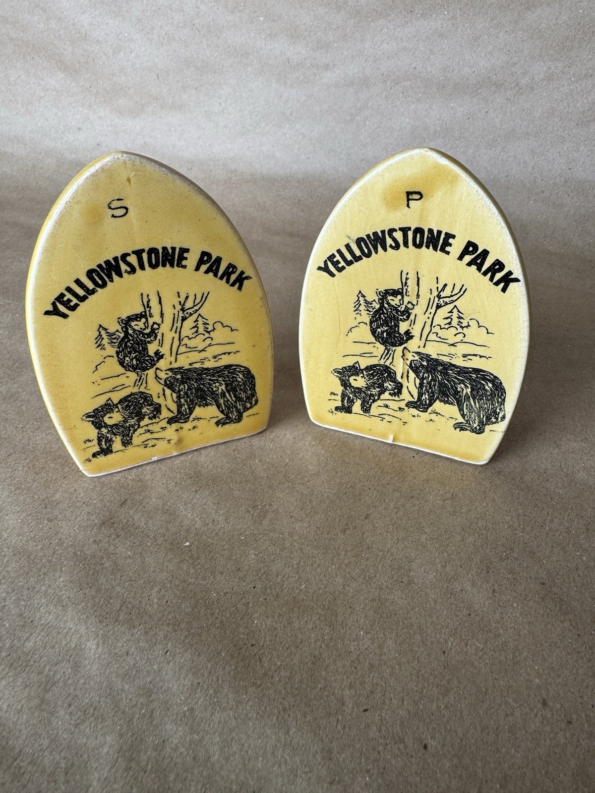 Yellowstone Park Bear Vintage Salt & Pepper Shakers Ceramic Souvenir Japan