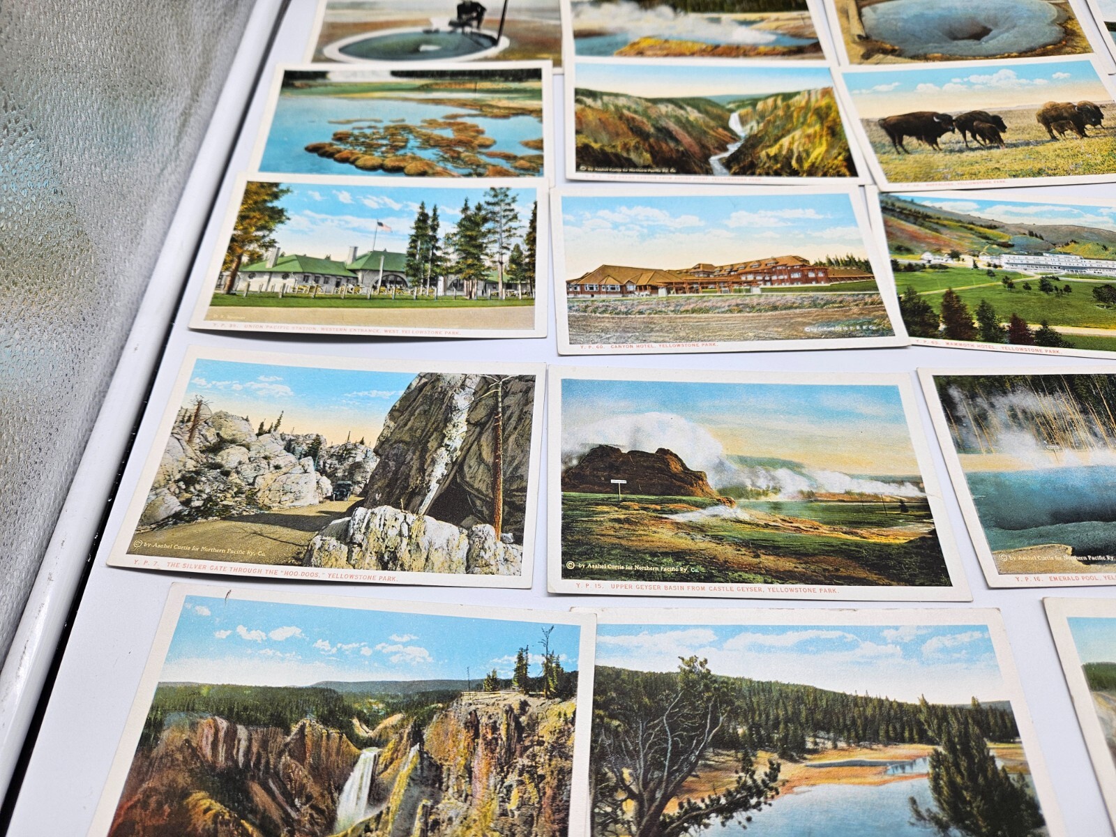 30 RARE YELLOWSTONE PARK UNPOSTED POSTCARDS, BLOOM BROS.