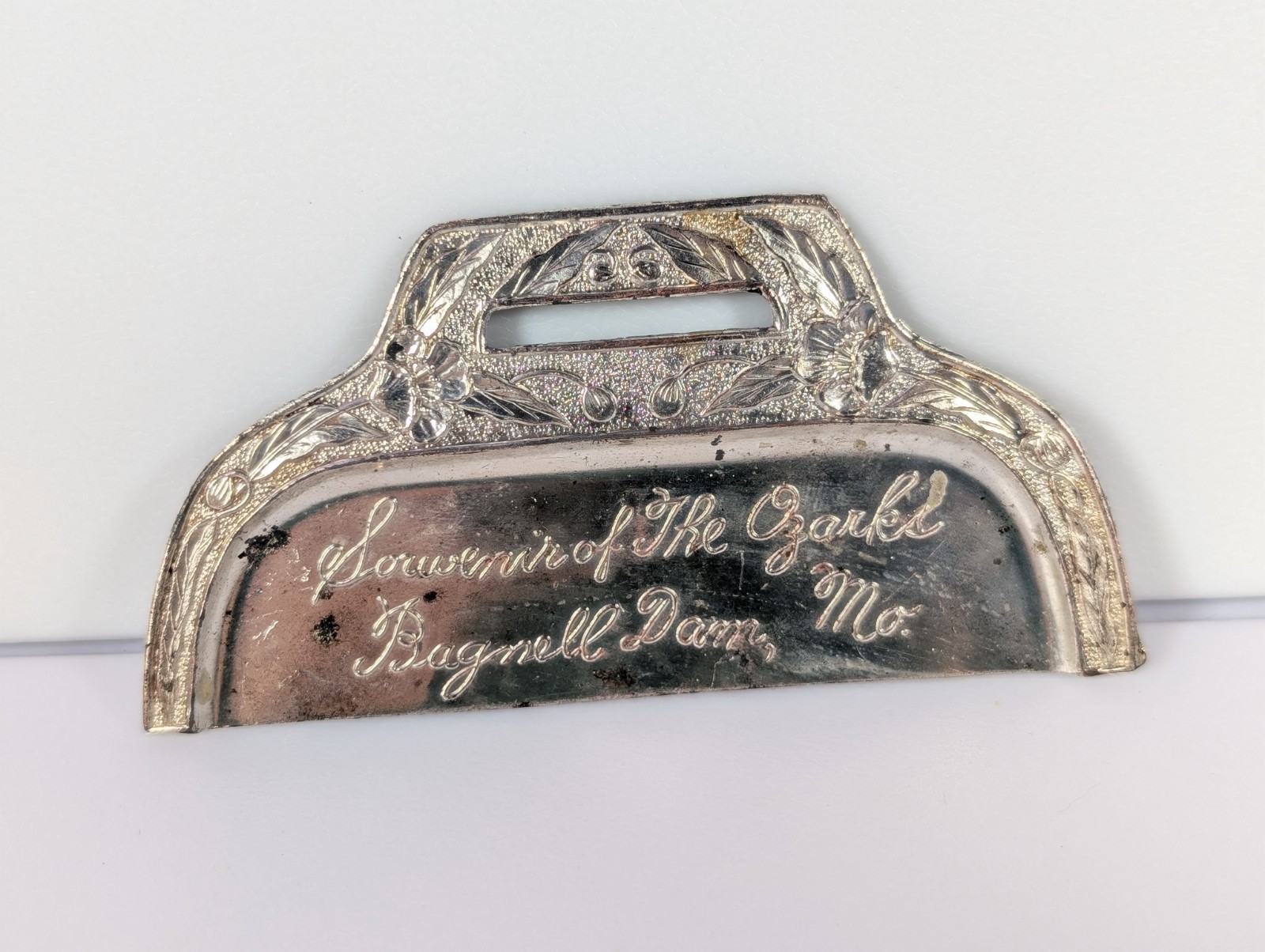 Vtg Souvenir of the Ozarks Bagnell Dam Silver Colored Crumb Tray Mini Dust Pan