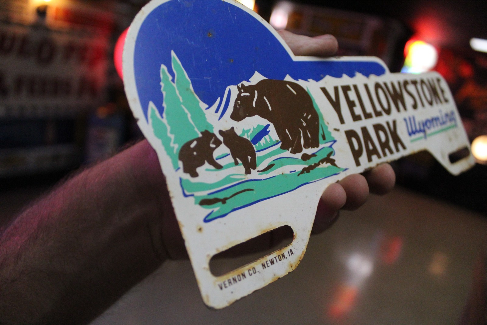 RARE 1950s YELLOWSTONE PARK WYOMING PAINTED METAL TOPPER SIGN SMOKEY US FOREST