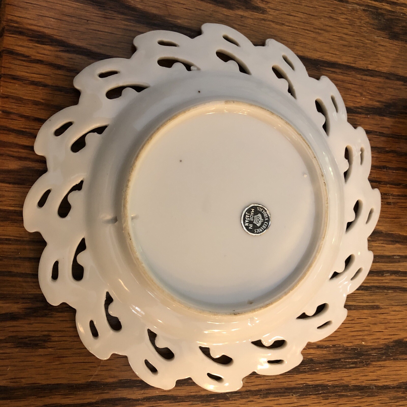 Victoria Ceramics 6″ Plate, Souvenir of Yellowstone National Park, gold trim