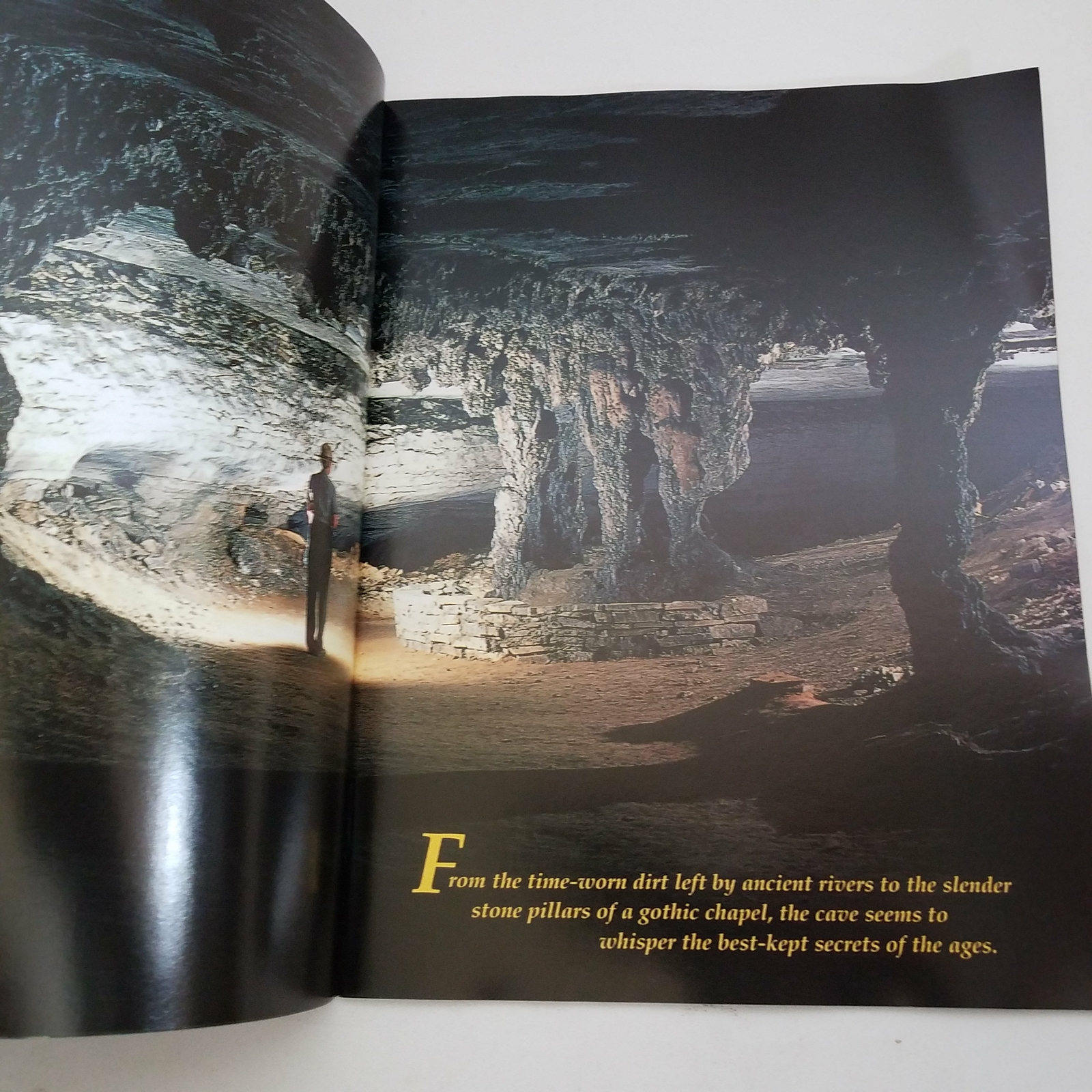 Mammoth Cave – The Story Behind The Scenery by Joy Medley Lyons 1993 0887140505