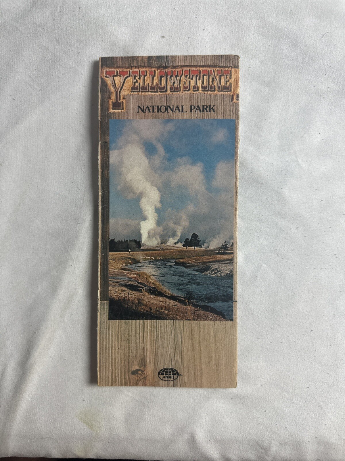 1976 Travel Brochure Yellowstone National Park Ephemera 32 Pages Full Color NICE
