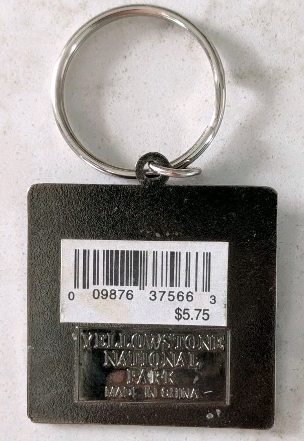 Rare! Yellowstone NATIONAL Park WOLF IMAGE Keychain Metal Souvenir