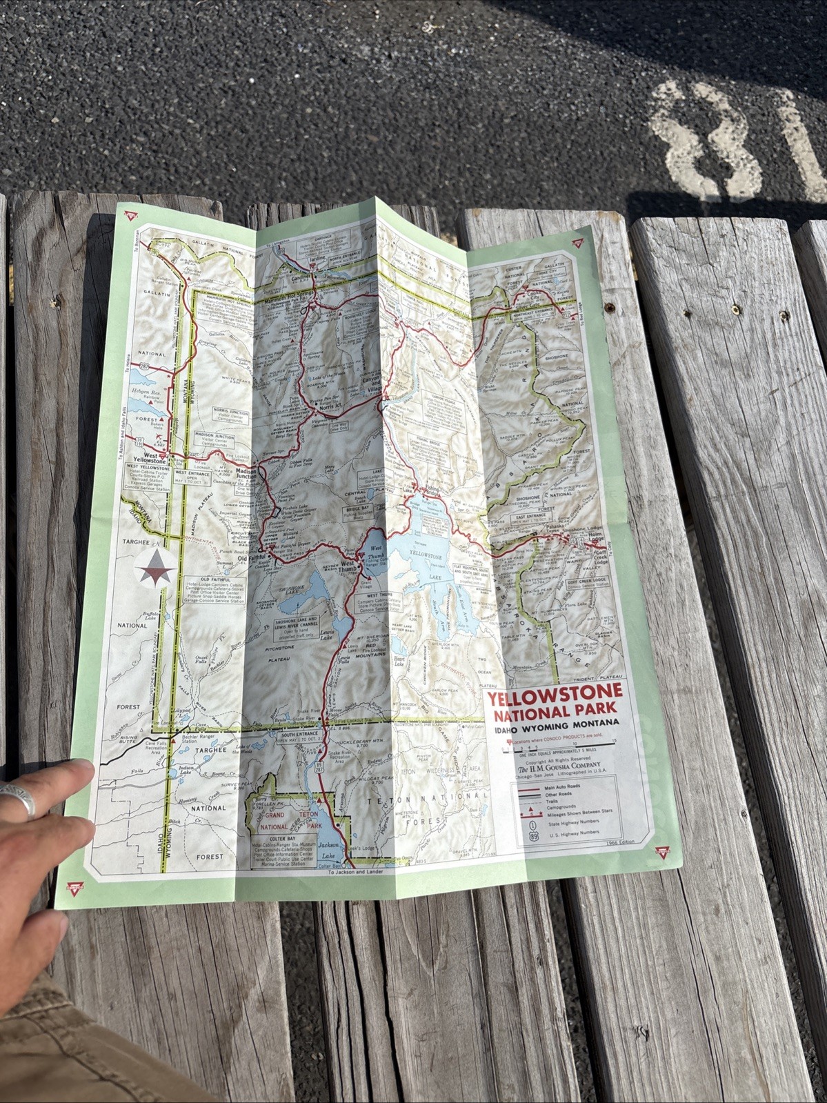1966 Edition Tourist Map of Yellowstone National Park Conoco Road Map