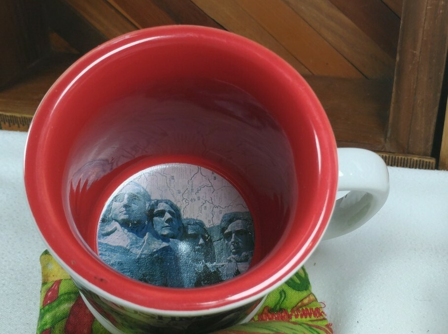 Mount Rushmore Travel Souvenir Embossed Ceramic Coffee Mug Cup