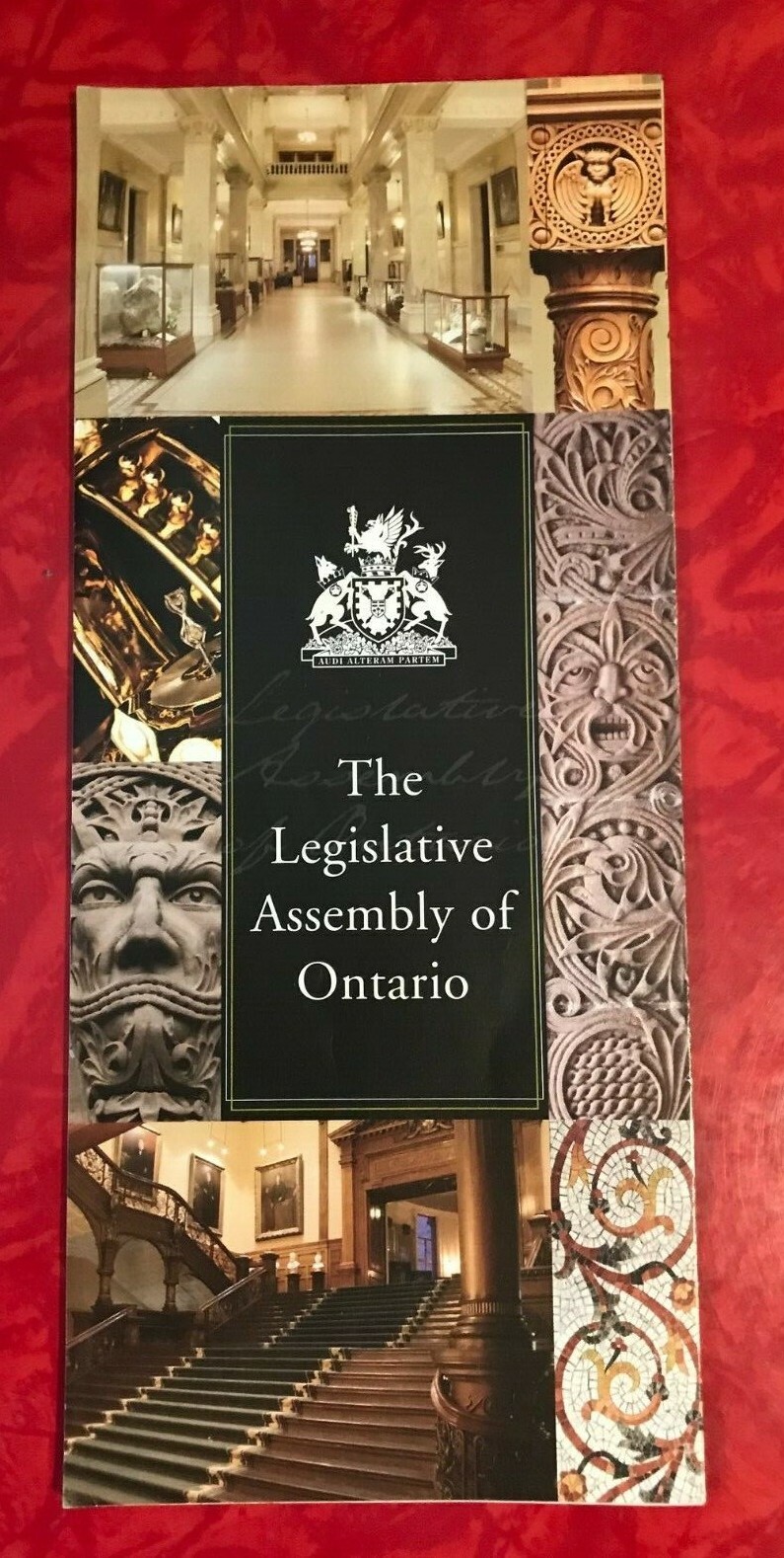 THE LEGISLATIVE ASSEMBLY OF ONTARIO 20-PAGE BROCHURE in FRENCH & ENGLISH 2013
