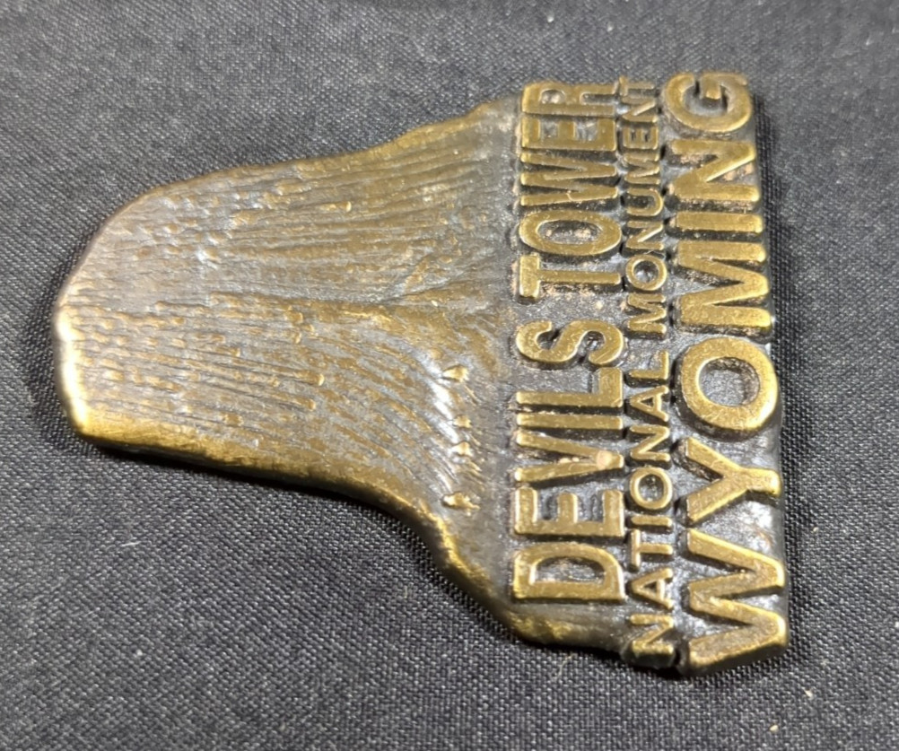 Devils Tower Wyoming National Monument Souvenir Medallion Paper Weight 2″ metal