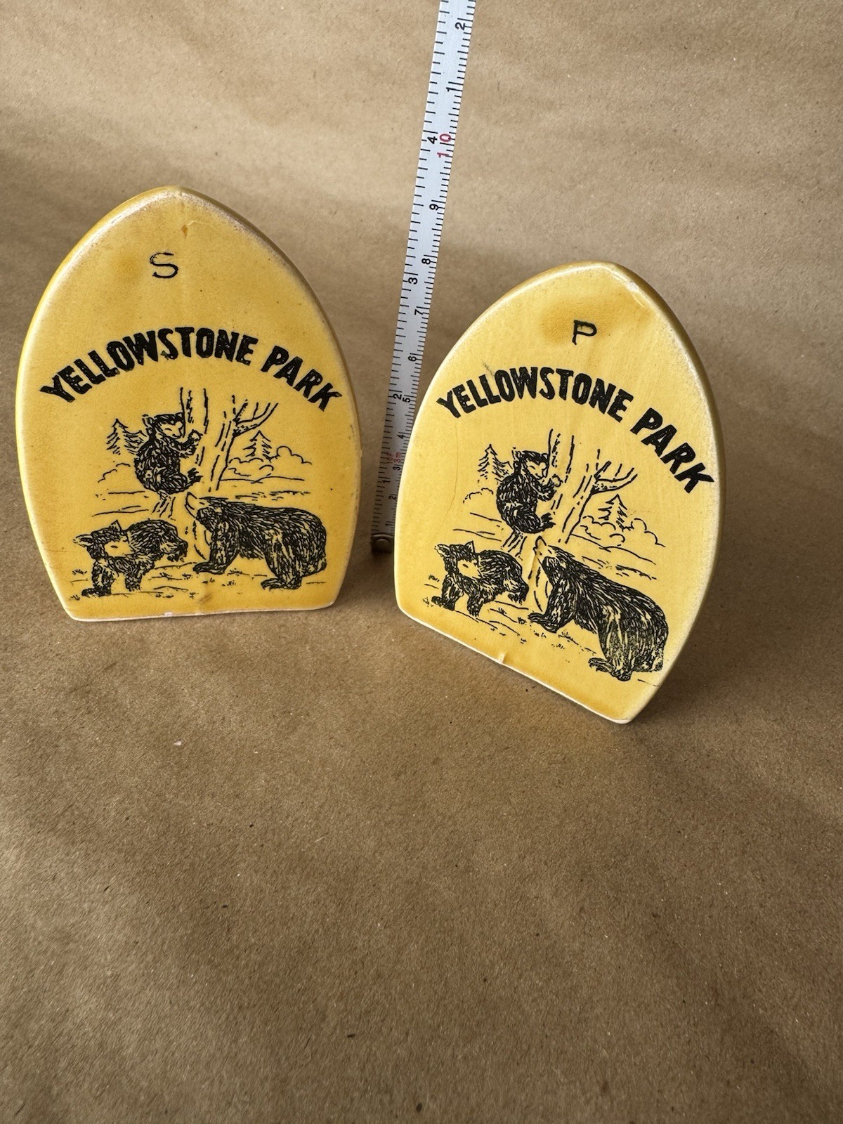 Yellowstone Park Bear Vintage Salt & Pepper Shakers Ceramic Souvenir Japan