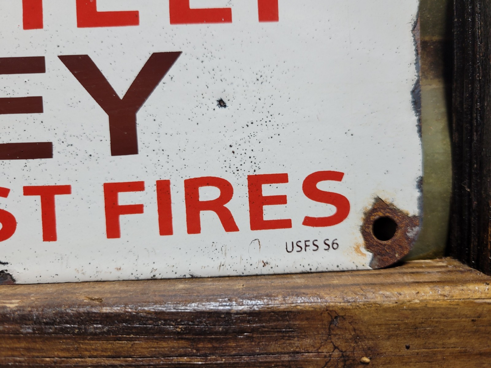 VINTAGE SMOKEY BEAR PORCELAIN SIGN OLD ’56 US FOREST SERVICE NATIONAL PARK FIRE
