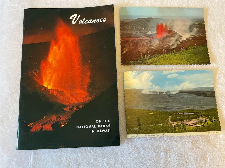 1975 HAWAII VOLCANOES HI NATIONAL PARK SERVICE BROCHURE/MAP + POSTCARDS