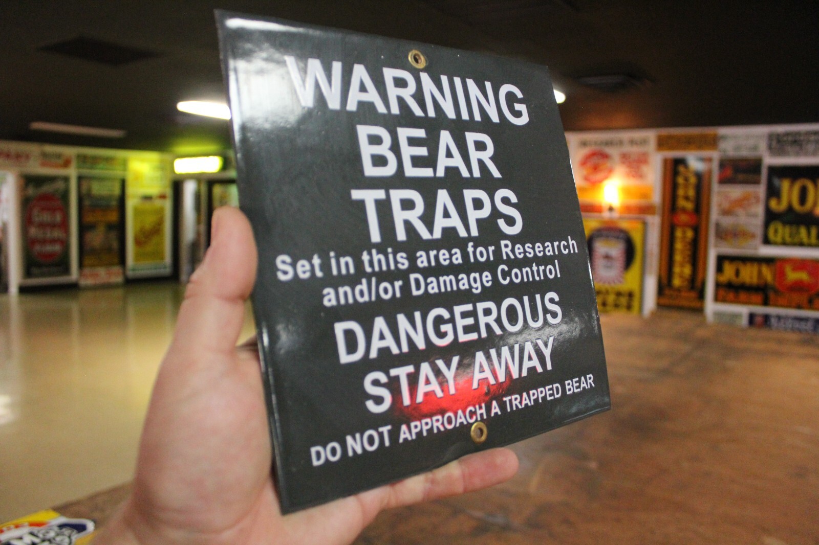 RARE WARNING BEAR TRAPS SET DANGER STAY AWAY PORCELAIN METAL SIGN FOREST SMOKEY