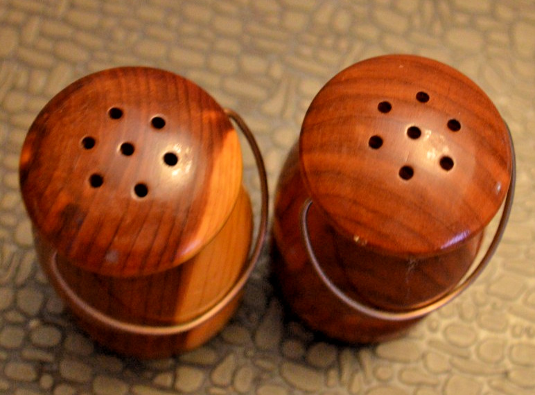 WOOD SALT & PEPPER SHAKER SET Skyline Drive Shenandoah National Park VA