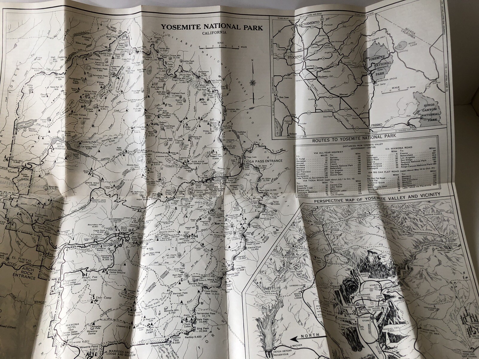 Yosemite National Park Map (1949) & Guide (1950) National Park Service