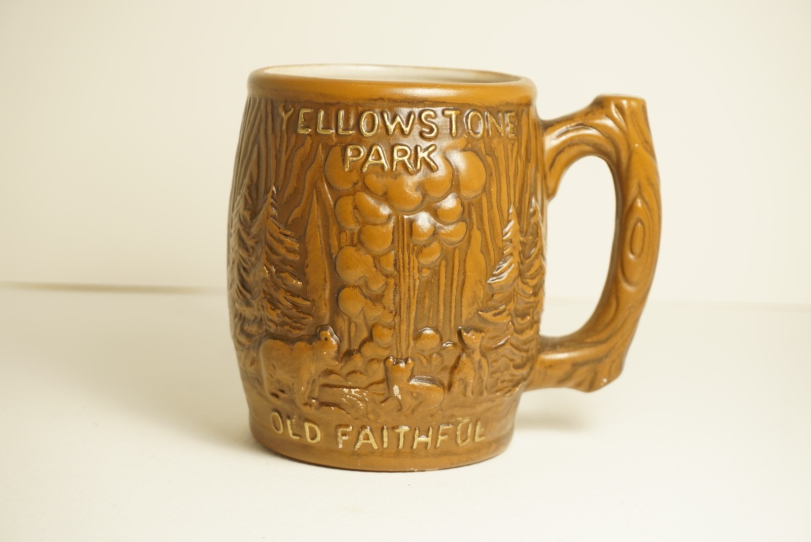 1970s VINTAGE Yellowstone National Park Mug ICONIC “Old Faithful Geyser” & Bears
