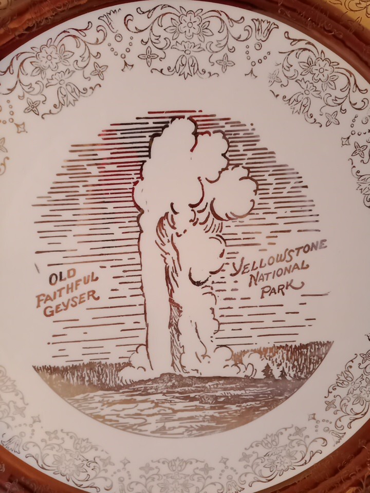 Vintage Old Faithful Geyser Yellowstone National Park Collector Plate