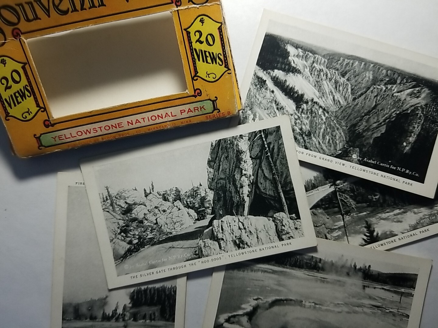 Yellowstone National Park 20 Souvenir Mini Photographs 3-1/2″ X 2-1/4″