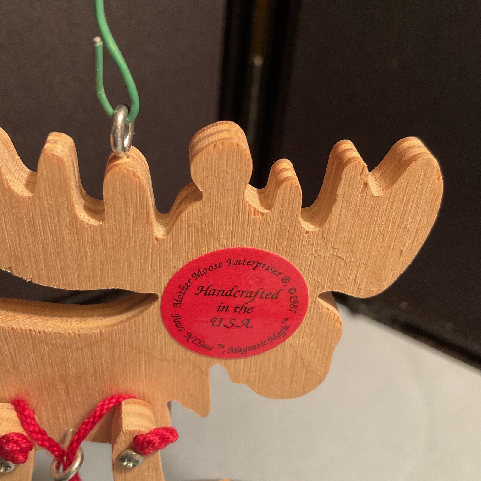 Yellowstone National Park Carved Wood Moose Ornament 1987 Souvenir – Moves