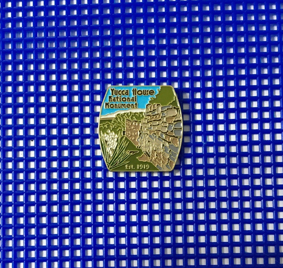 YUCCA HOUSE NATIONAL MONUMENT Colorado Travel Souvenir Lapel Hat Pin Badge