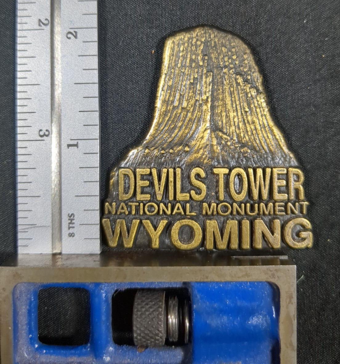 Devils Tower Wyoming National Monument Souvenir Medallion Paper Weight 2″ metal