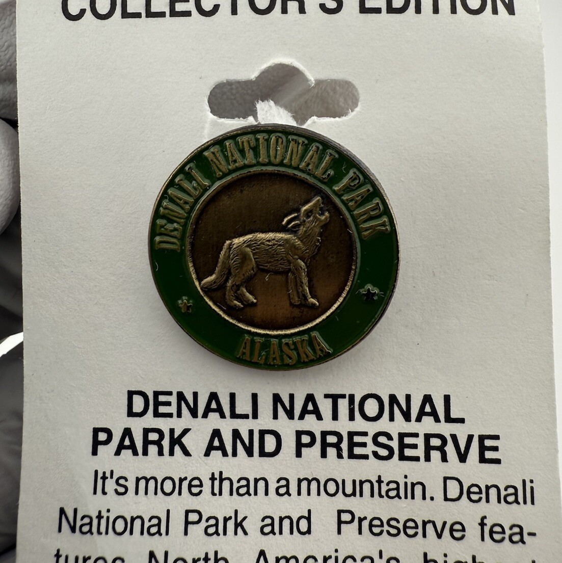 DENALI NATIONAL PARK AND PRESERVE Gold Tone Enamel Lapel Wolf Pin