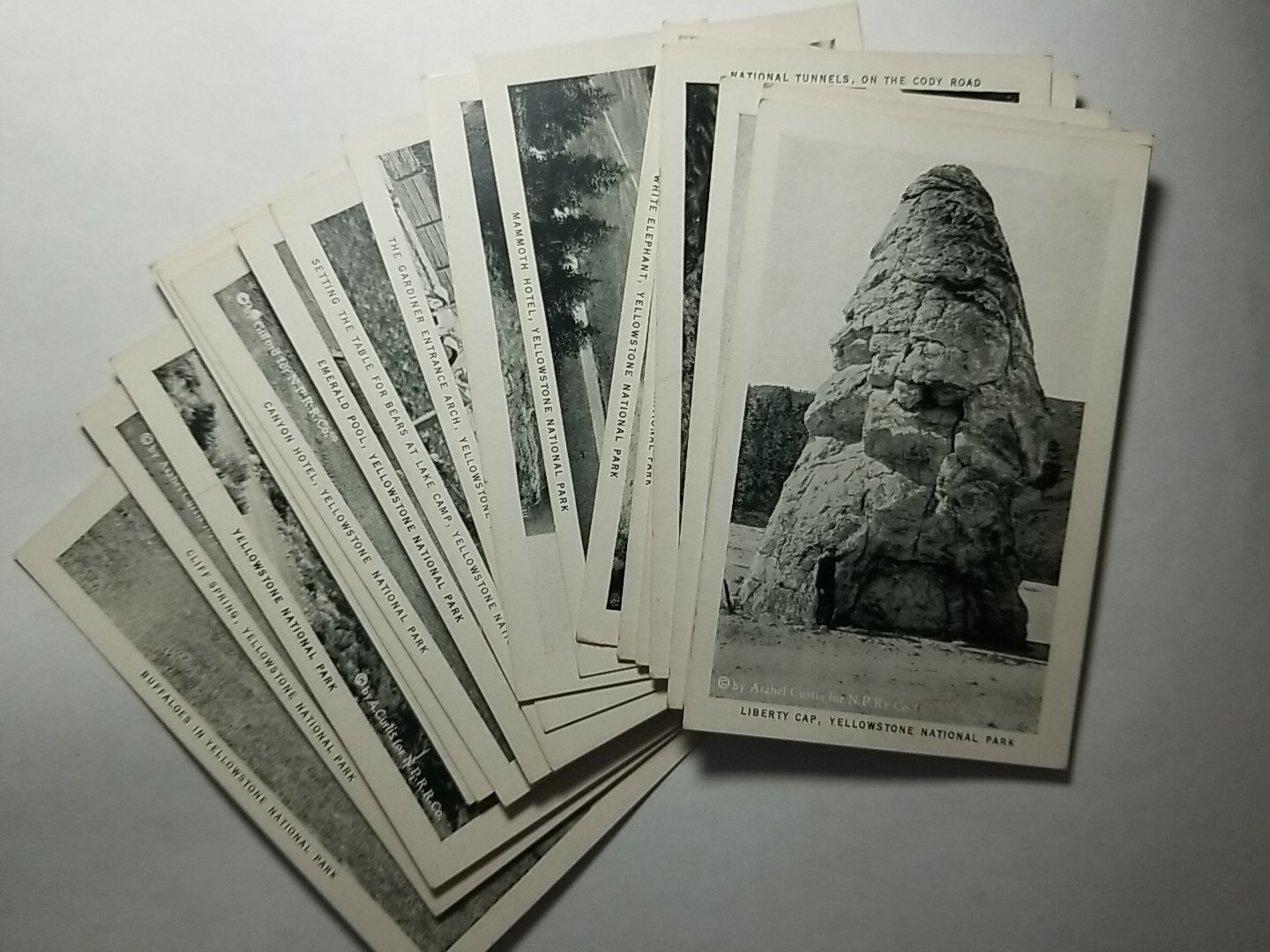 Yellowstone National Park 20 Souvenir Mini Photographs 3-1/2″ X 2-1/4″