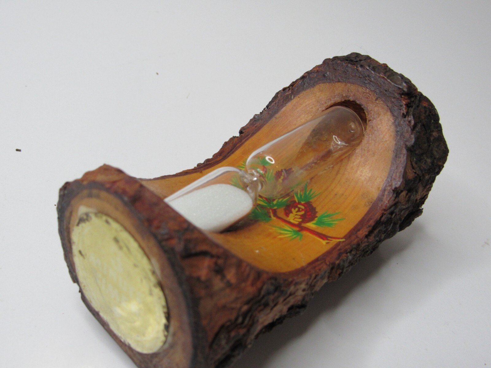 VINTAGE YOSEMITE NATIONAL PARK SOUVENIR WOOD ROUND HOUR GLASS 3 MINUTE TIMER.-uu