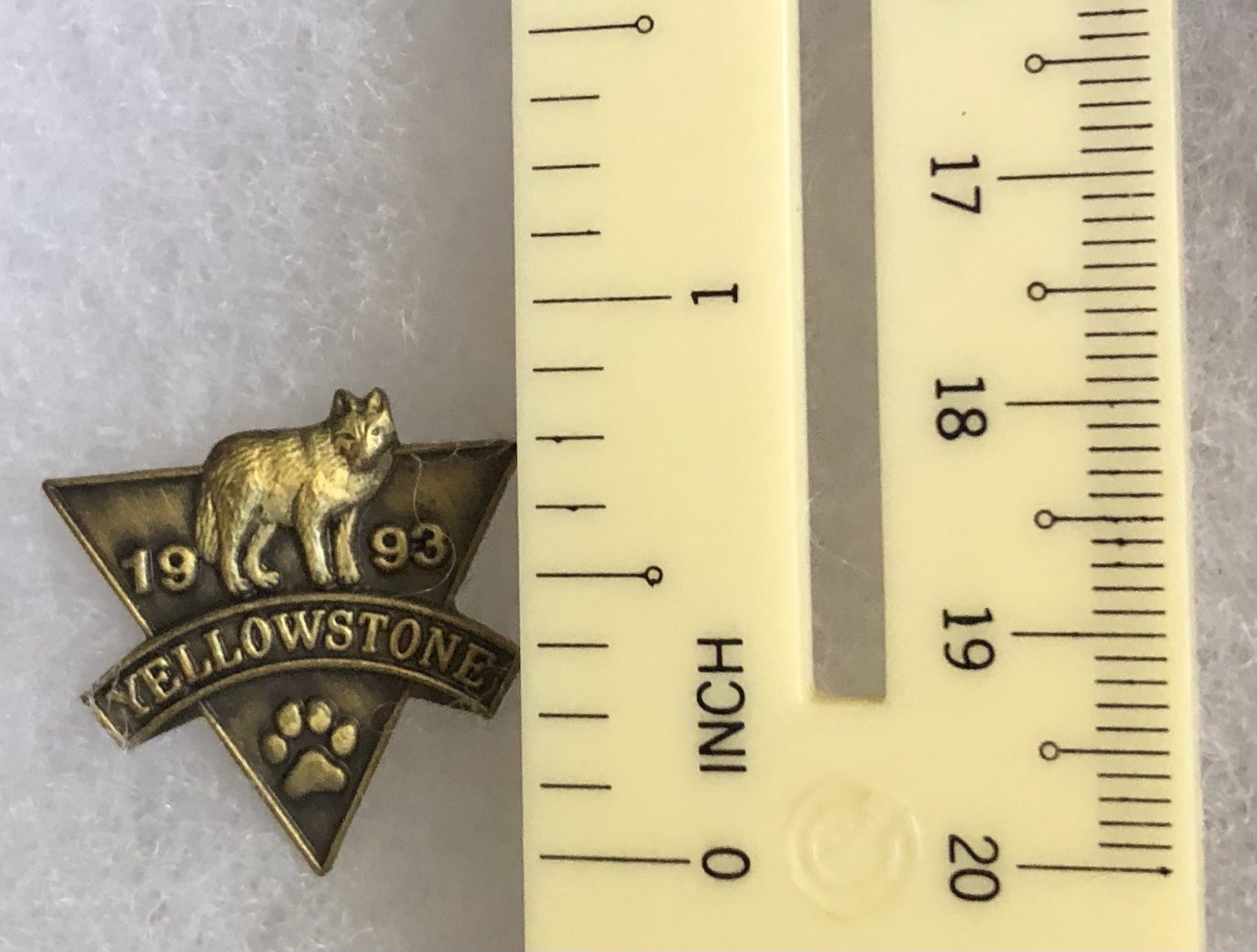 Vtg 1993 Yellowstone National Park Lapel Pin Wolf PinBack