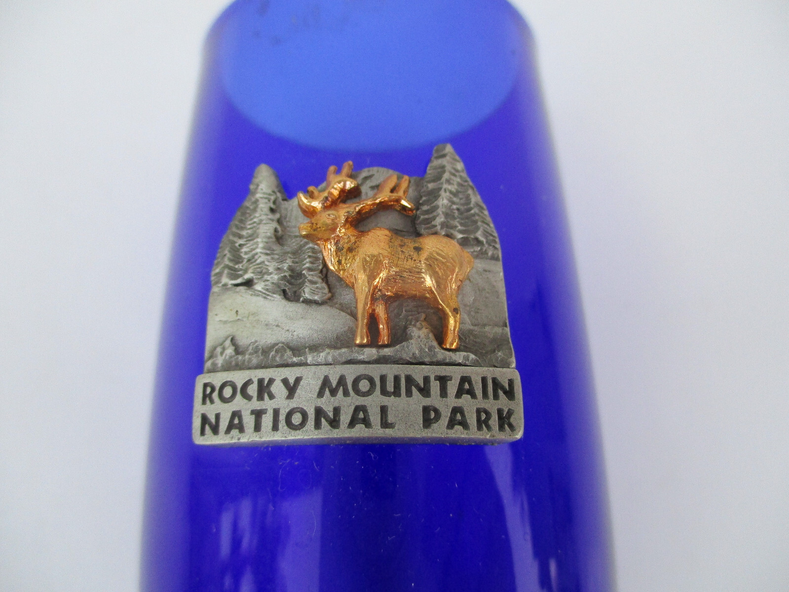 Libbey Cobalt Wine Glass Rocky Mountain National Park w/ Pewter Badge 9″