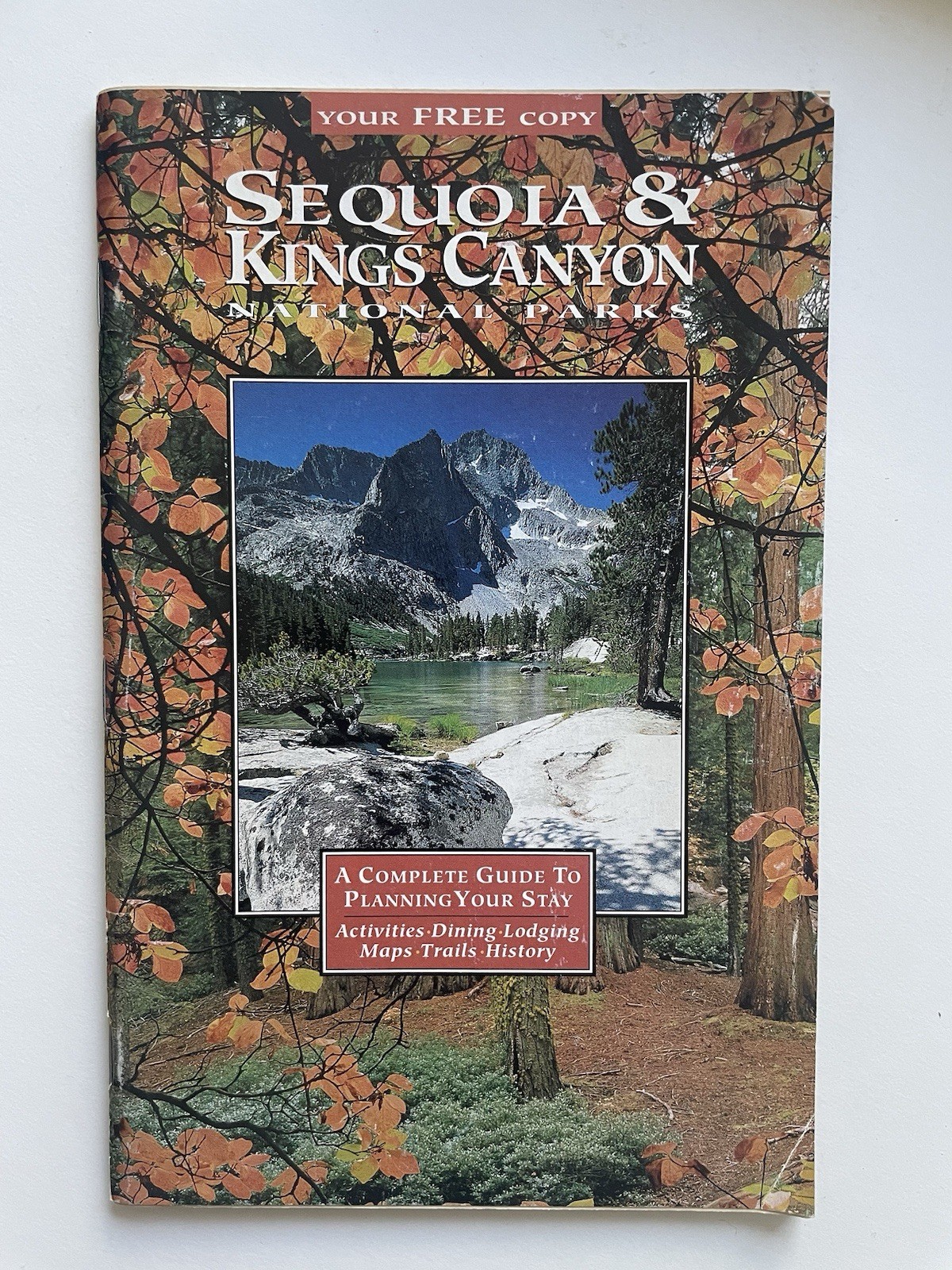 1994 SEQUOIA AND KINGS CANYON NATIONAL PARKS SOUVENIR BOOKLET Brochure