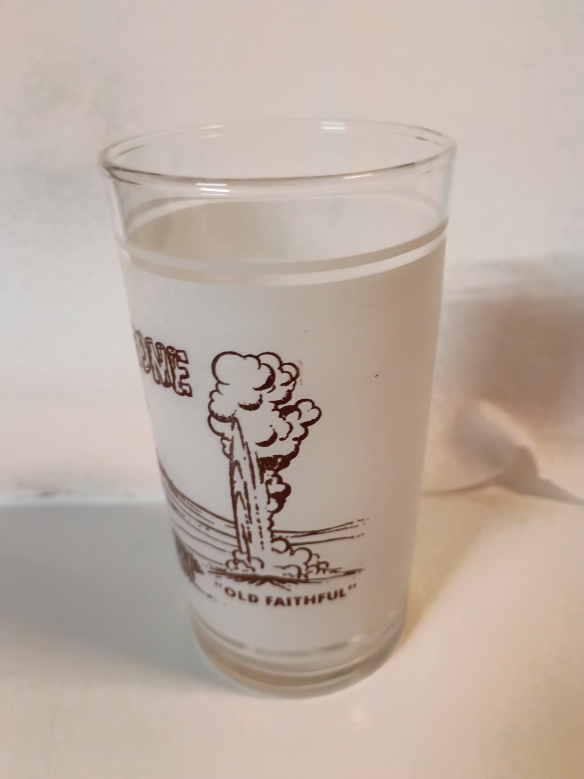 Yellowstone Park Sovenir Glass Circa 1982 Old Faithful