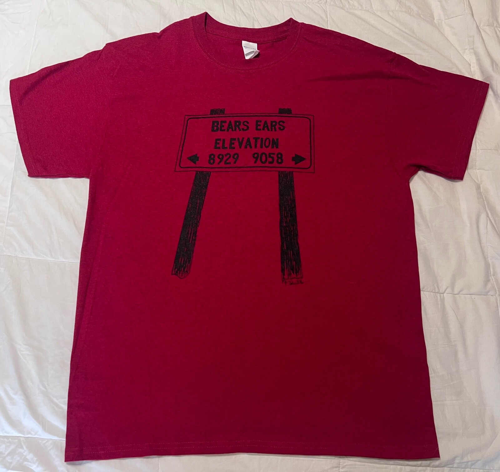 Bears Ears National Monument Utah T Shirt Large Red sign between ears Brand New