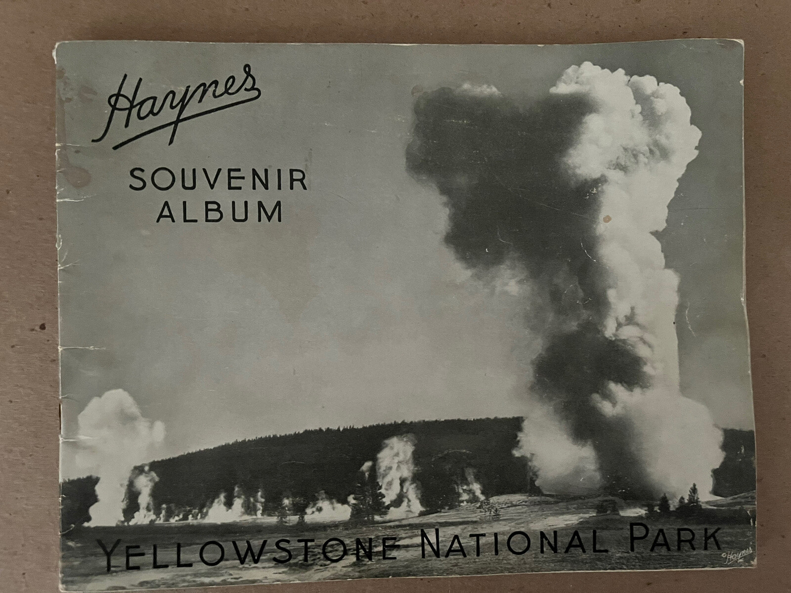 Vintage 1940 Hayne ‘ s Souvenir Album Yellowstone National Park B&W Photo Album