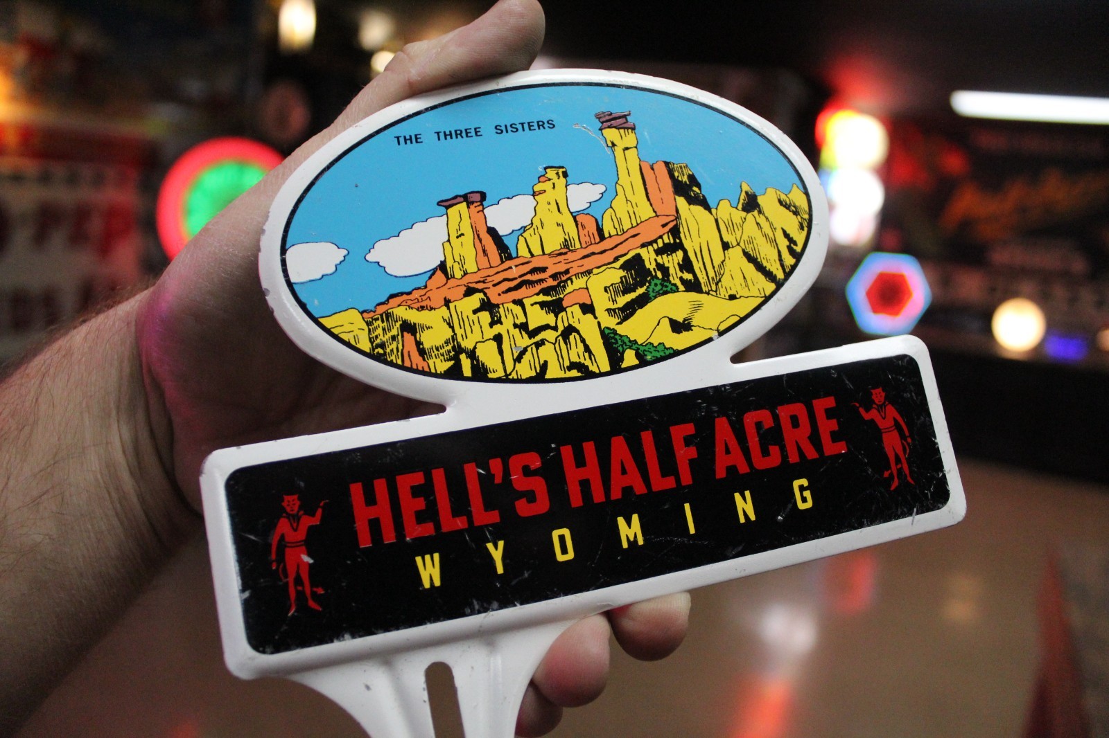 RARE 1950s HELL’S HALF ACRE WYOMING PAINTED METAL PLATE TOPPER METAL SIGN DEVIL