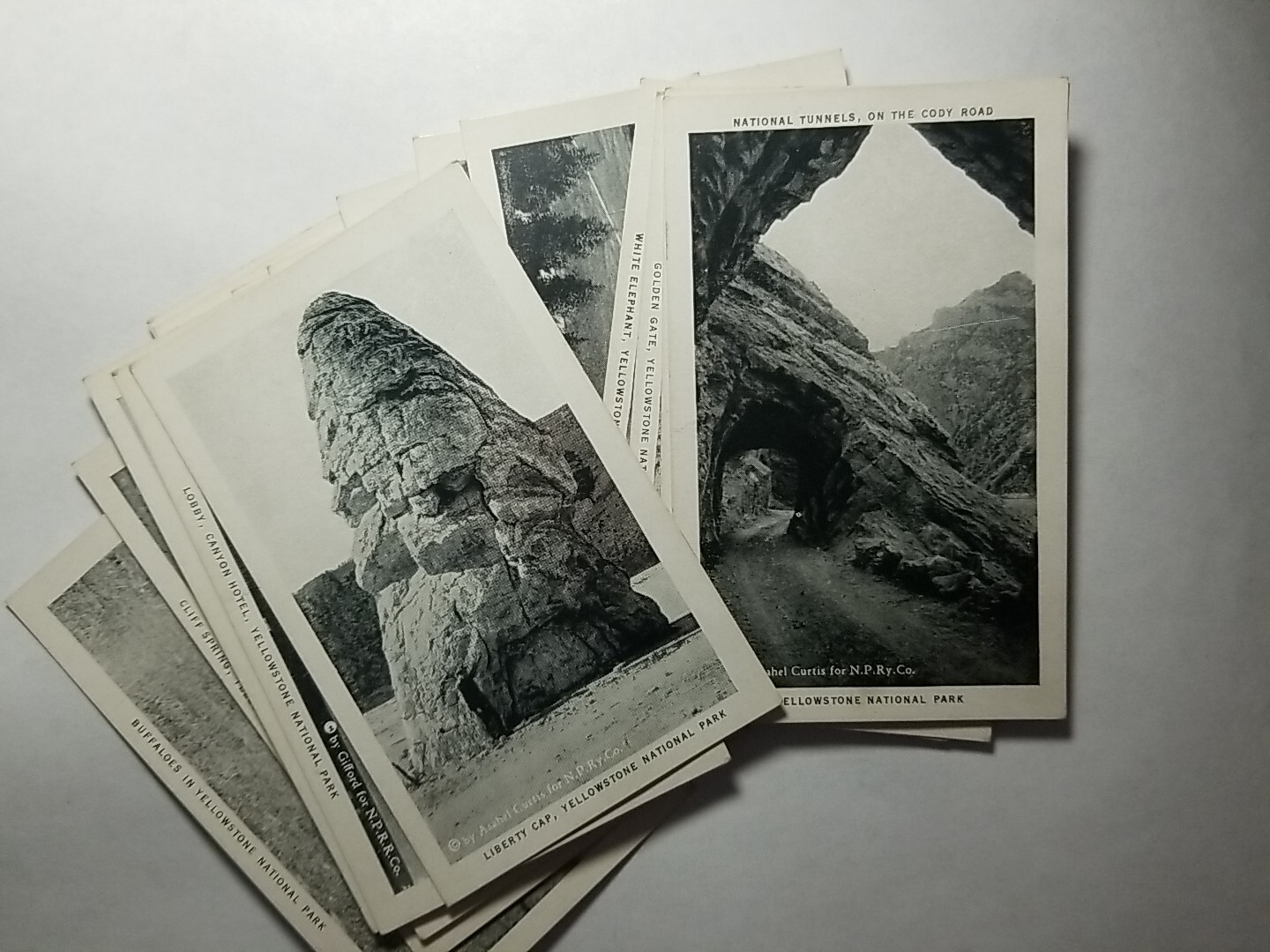 Yellowstone National Park 20 Souvenir Mini Photographs 3-1/2″ X 2-1/4″